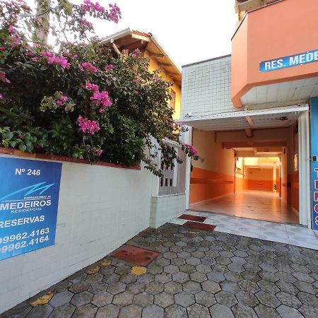 Апартаменты Residencial Medeiros Гуарда-ду-Эмбау Экстерьер фото