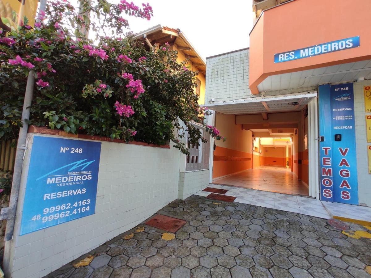 Апартаменты Residencial Medeiros Гуарда-ду-Эмбау Экстерьер фото